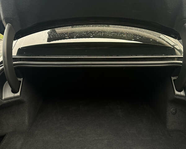 Черный Порше Тайкан, объемом двигателя 0 л и пробегом 84 тыс. км за 65000 $, фото 12 на Automoto.ua