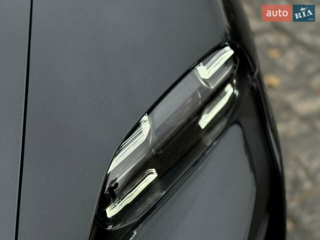 Чорний Порше Тайкан, об'ємом двигуна 0 л та пробігом 33 тис. км за 88900 $, фото 9 на Automoto.ua