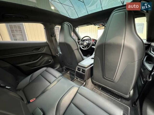 Черный Порше Тайкан, объемом двигателя 0 л и пробегом 20 тыс. км за 28600 $, фото 15 на Automoto.ua