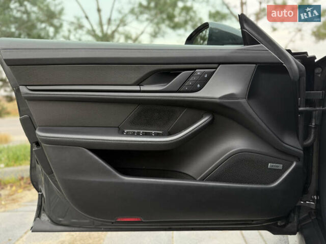 Чорний Порше Тайкан, об'ємом двигуна 0 л та пробігом 33 тис. км за 88900 $, фото 39 на Automoto.ua