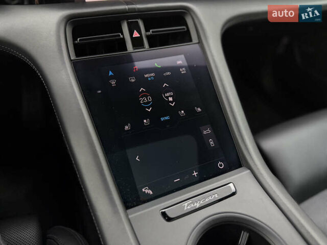 Чорний Порше Тайкан, об'ємом двигуна 0 л та пробігом 33 тис. км за 88900 $, фото 57 на Automoto.ua