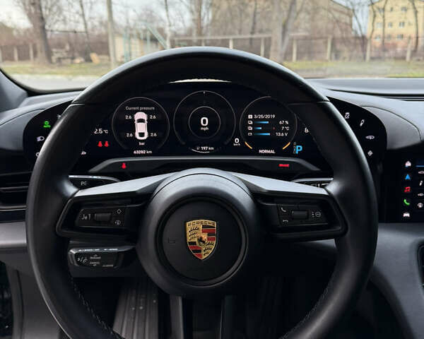 Черный Порше Тайкан, объемом двигателя 0 л и пробегом 63 тыс. км за 49000 $, фото 14 на Automoto.ua