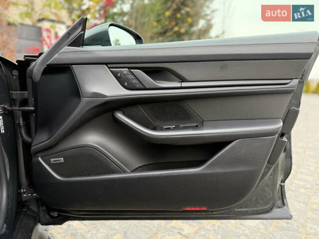 Чорний Порше Тайкан, об'ємом двигуна 0 л та пробігом 33 тис. км за 88900 $, фото 86 на Automoto.ua
