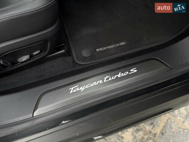 Чорний Порше Тайкан, об'ємом двигуна 0 л та пробігом 33 тис. км за 88900 $, фото 87 на Automoto.ua