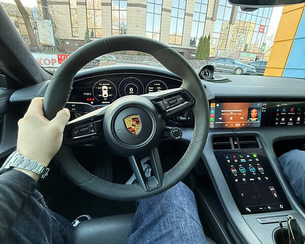 Черный Порше Тайкан, объемом двигателя 0 л и пробегом 25 тыс. км за 94500 $, фото 6 на Automoto.ua