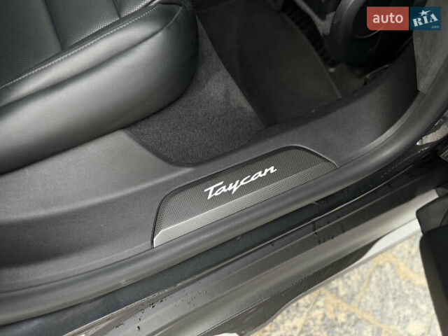 Чорний Порше Тайкан, об'ємом двигуна 0 л та пробігом 33 тис. км за 88900 $, фото 84 на Automoto.ua