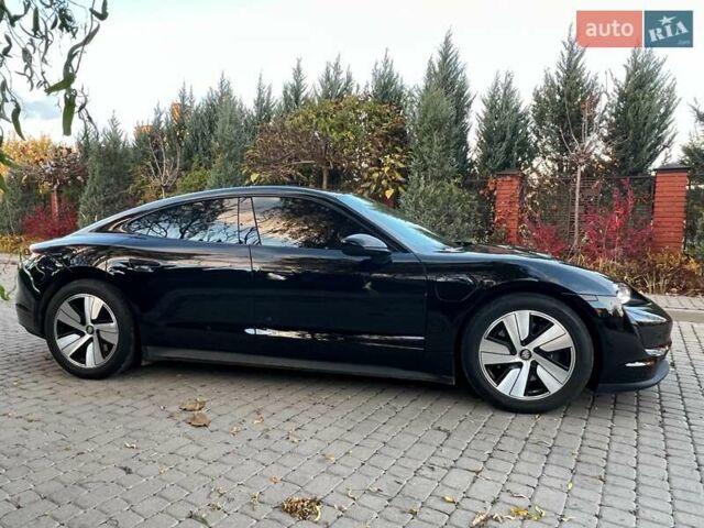 Черный Порше Тайкан, объемом двигателя 0 л и пробегом 41 тыс. км за 49980 $, фото 14 на Automoto.ua