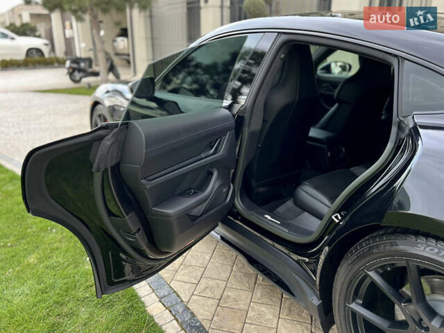 Черный Порше Тайкан, объемом двигателя 0 л и пробегом 9 тыс. км за 78000 $, фото 30 на Automoto.ua