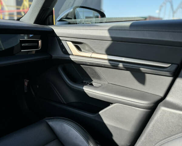 Черный Порше Тайкан, объемом двигателя 0 л и пробегом 40 тыс. км за 88500 $, фото 25 на Automoto.ua