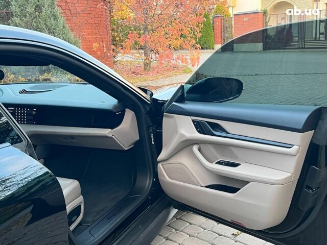 Черный Порше Тайкан, объемом двигателя 0 л и пробегом 41 тыс. км за 49980 $, фото 19 на Automoto.ua