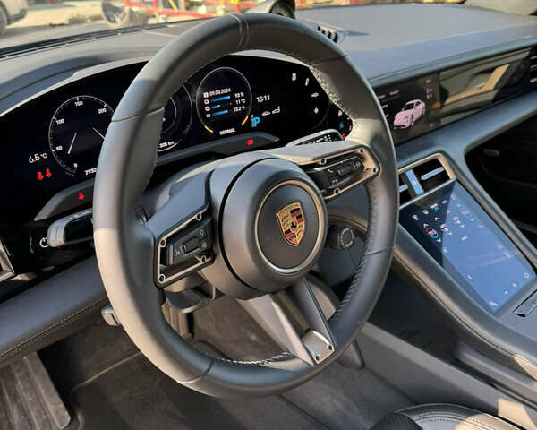 Черный Порше Тайкан, объемом двигателя 0 л и пробегом 40 тыс. км за 88500 $, фото 21 на Automoto.ua