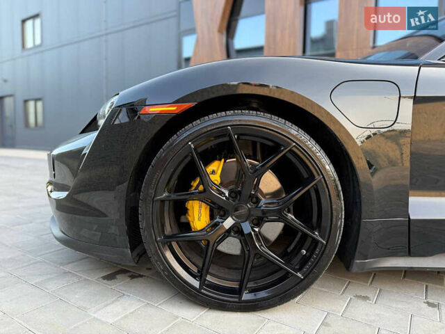 Черный Порше Тайкан, объемом двигателя 0 л и пробегом 34 тыс. км за 52000 $, фото 9 на Automoto.ua