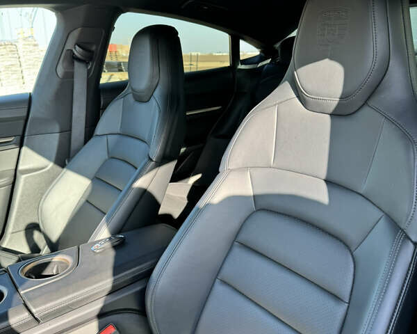 Черный Порше Тайкан, объемом двигателя 0 л и пробегом 40 тыс. км за 88500 $, фото 22 на Automoto.ua