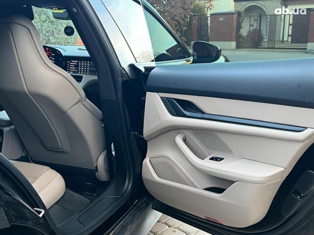 Черный Порше Тайкан, объемом двигателя 0 л и пробегом 41 тыс. км за 49980 $, фото 16 на Automoto.ua