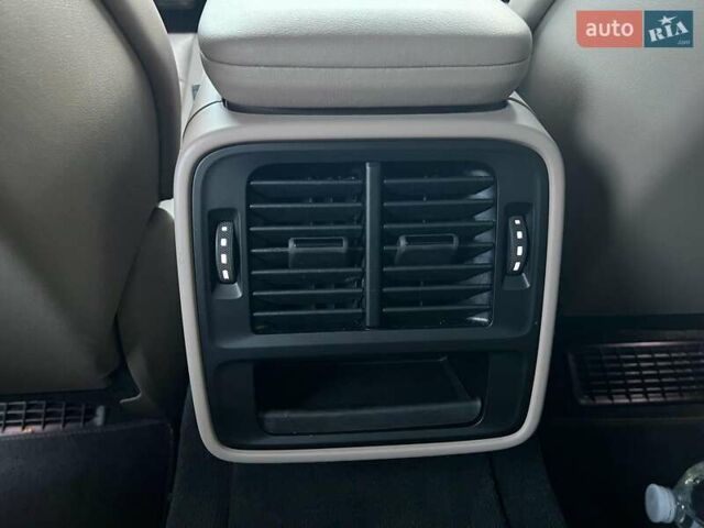 Черный Порше Тайкан, объемом двигателя 0 л и пробегом 41 тыс. км за 49980 $, фото 24 на Automoto.ua