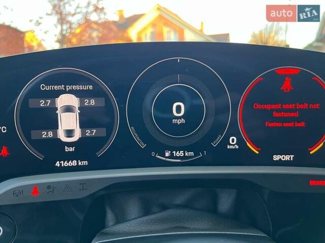 Черный Порше Тайкан, объемом двигателя 0 л и пробегом 41 тыс. км за 49980 $, фото 28 на Automoto.ua