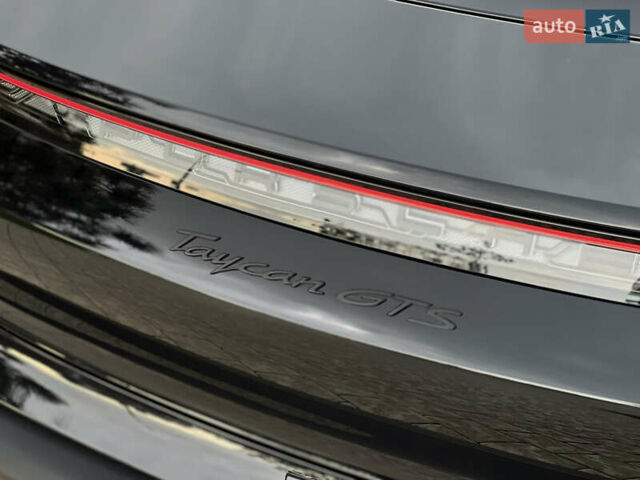 Черный Порше Тайкан, объемом двигателя 0 л и пробегом 9 тыс. км за 78000 $, фото 23 на Automoto.ua