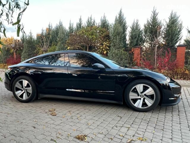 Черный Порше Тайкан, объемом двигателя 0 л и пробегом 41 тыс. км за 49980 $, фото 14 на Automoto.ua