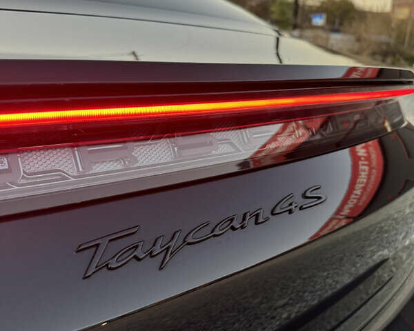 Черный Порше Тайкан, объемом двигателя 0 л и пробегом 40 тыс. км за 88500 $, фото 9 на Automoto.ua