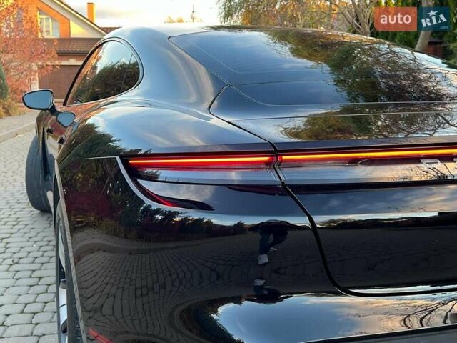 Черный Порше Тайкан, объемом двигателя 0 л и пробегом 41 тыс. км за 49980 $, фото 11 на Automoto.ua