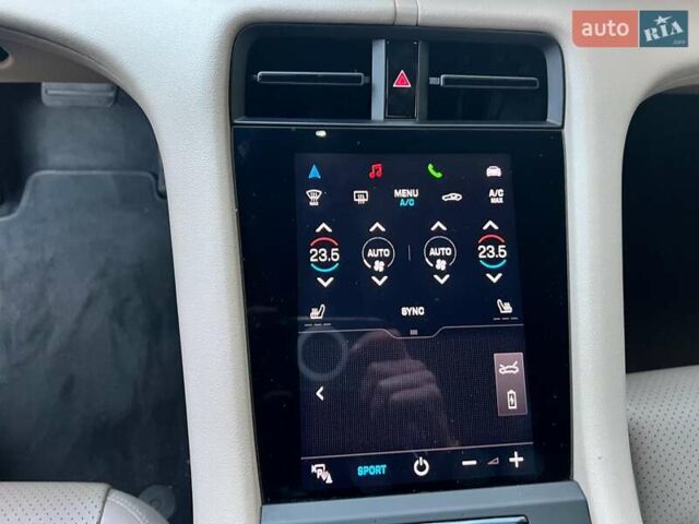 Черный Порше Тайкан, объемом двигателя 0 л и пробегом 41 тыс. км за 49980 $, фото 30 на Automoto.ua