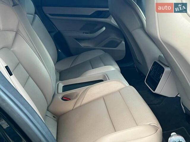 Черный Порше Тайкан, объемом двигателя 0 л и пробегом 41 тыс. км за 49980 $, фото 17 на Automoto.ua