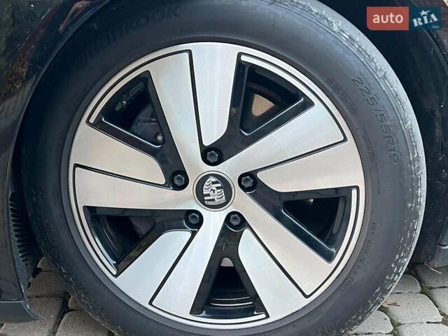 Черный Порше Тайкан, объемом двигателя 0 л и пробегом 41 тыс. км за 49980 $, фото 6 на Automoto.ua