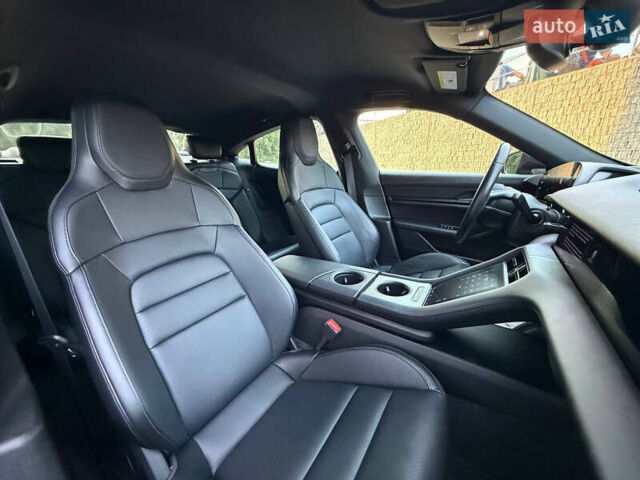 Черный Порше Тайкан, объемом двигателя 0 л и пробегом 34 тыс. км за 52000 $, фото 6 на Automoto.ua