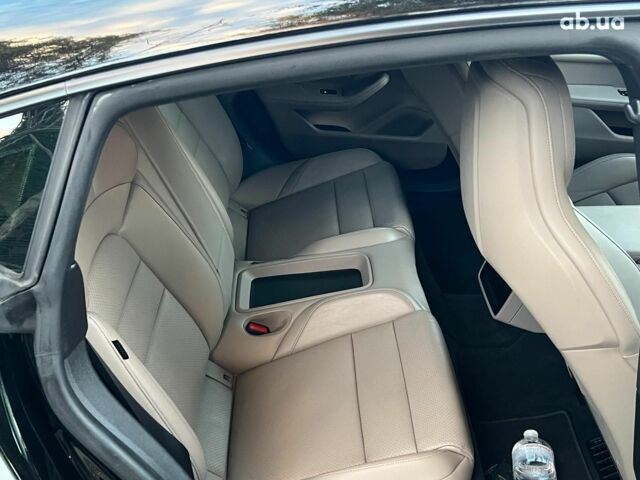 Черный Порше Тайкан, объемом двигателя 0 л и пробегом 41 тыс. км за 49980 $, фото 18 на Automoto.ua