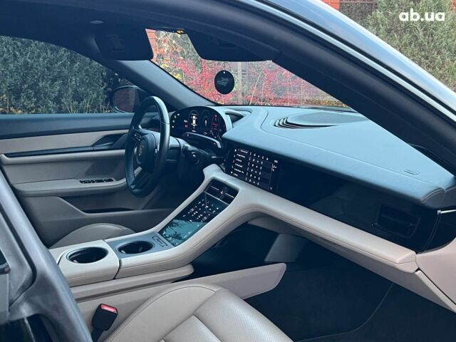 Черный Порше Тайкан, объемом двигателя 0 л и пробегом 41 тыс. км за 49980 $, фото 20 на Automoto.ua