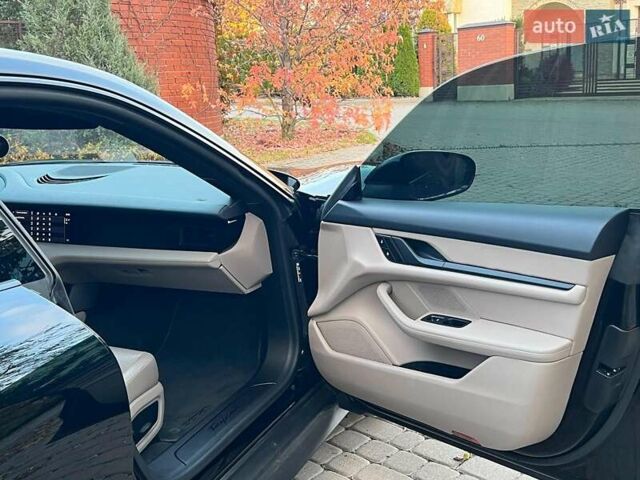 Черный Порше Тайкан, объемом двигателя 0 л и пробегом 41 тыс. км за 49980 $, фото 19 на Automoto.ua