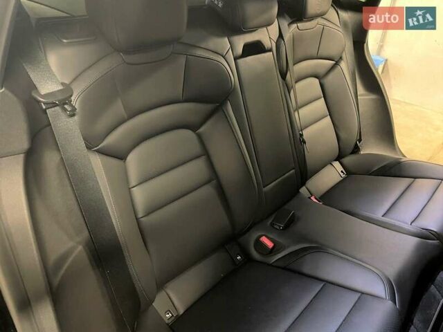 Черный Порше Тайкан, объемом двигателя 0 л и пробегом 43 тыс. км за 70000 $, фото 27 на Automoto.ua