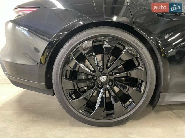 Черный Порше Тайкан, объемом двигателя 0 л и пробегом 43 тыс. км за 70000 $, фото 32 на Automoto.ua