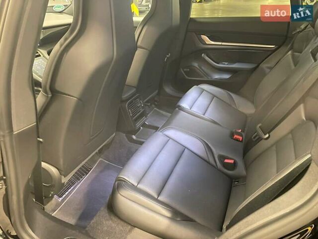 Черный Порше Тайкан, объемом двигателя 0 л и пробегом 43 тыс. км за 70000 $, фото 18 на Automoto.ua