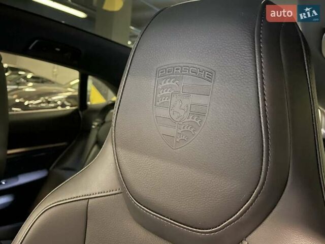 Черный Порше Тайкан, объемом двигателя 0 л и пробегом 43 тыс. км за 70000 $, фото 24 на Automoto.ua