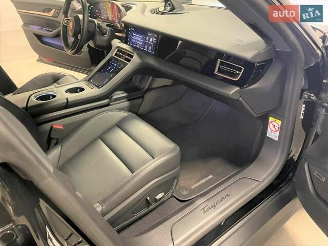 Черный Порше Тайкан, объемом двигателя 0 л и пробегом 43 тыс. км за 70000 $, фото 23 на Automoto.ua