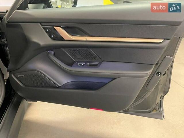 Черный Порше Тайкан, объемом двигателя 0 л и пробегом 43 тыс. км за 70000 $, фото 14 на Automoto.ua