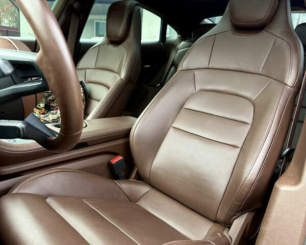 Чорний Порше Тайкан, об'ємом двигуна 0 л та пробігом 29 тис. км за 63000 $, фото 11 на Automoto.ua