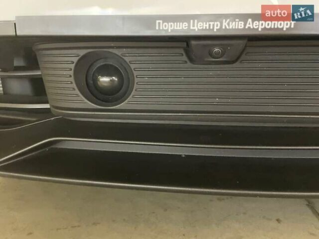 Черный Порше Тайкан, объемом двигателя 0 л и пробегом 43 тыс. км за 70000 $, фото 30 на Automoto.ua