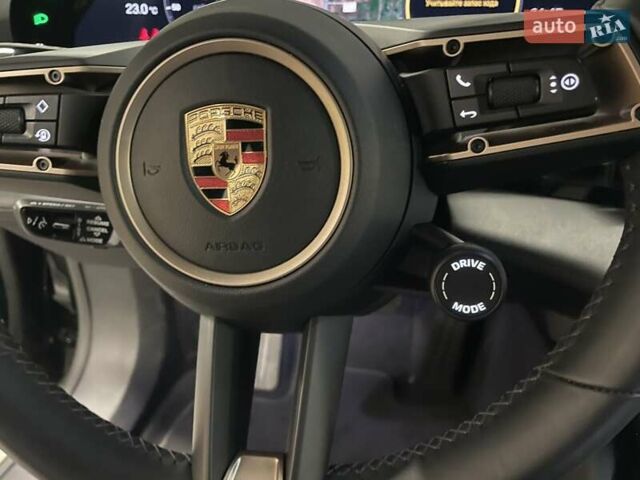 Черный Порше Тайкан, объемом двигателя 0 л и пробегом 43 тыс. км за 70000 $, фото 20 на Automoto.ua