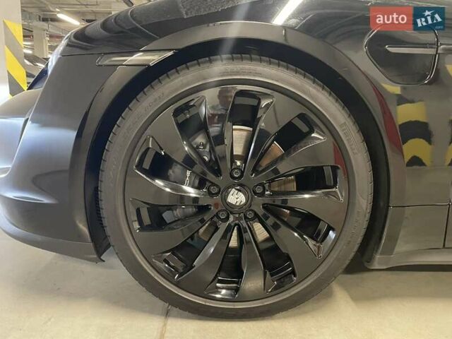 Черный Порше Тайкан, объемом двигателя 0 л и пробегом 43 тыс. км за 70000 $, фото 31 на Automoto.ua