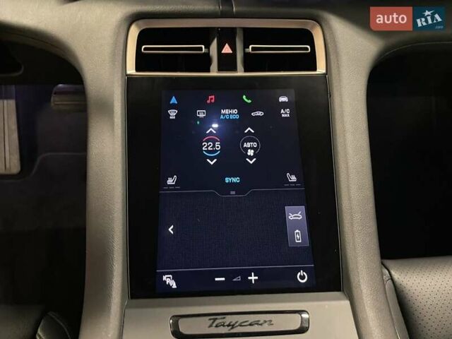 Черный Порше Тайкан, объемом двигателя 0 л и пробегом 43 тыс. км за 70000 $, фото 11 на Automoto.ua