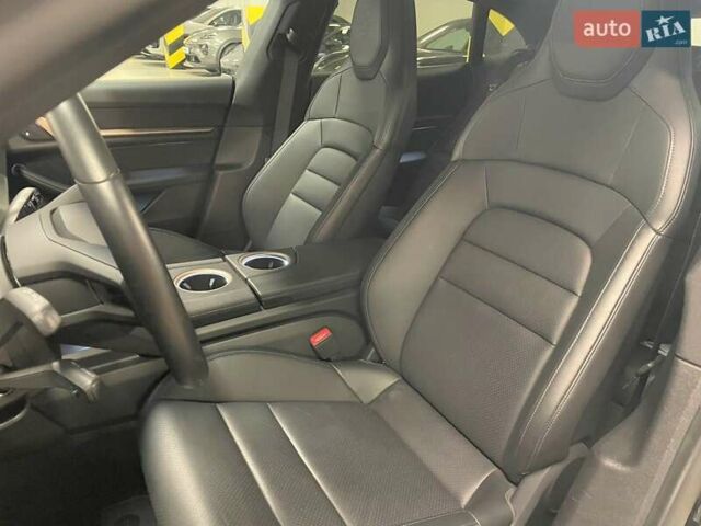 Черный Порше Тайкан, объемом двигателя 0 л и пробегом 43 тыс. км за 70000 $, фото 9 на Automoto.ua