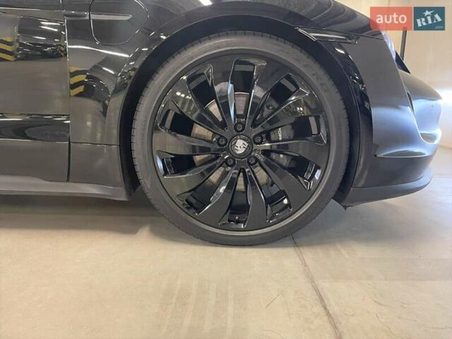 Черный Порше Тайкан, объемом двигателя 0 л и пробегом 43 тыс. км за 70000 $, фото 34 на Automoto.ua