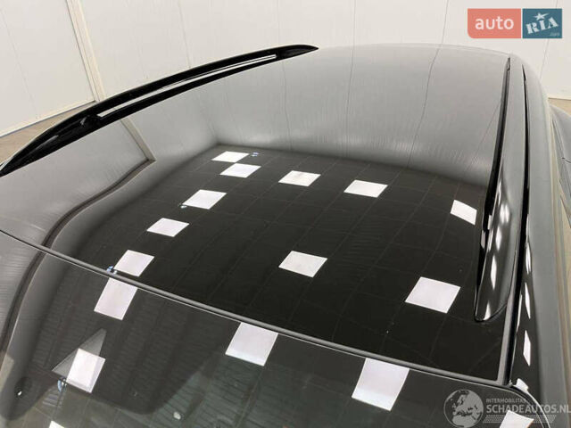 Черный Порше Тайкан, объемом двигателя 0 л и пробегом 32 тыс. км за 88000 $, фото 9 на Automoto.ua