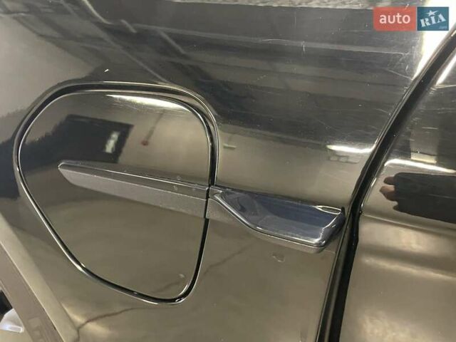 Черный Порше Тайкан, объемом двигателя 0 л и пробегом 43 тыс. км за 70000 $, фото 36 на Automoto.ua