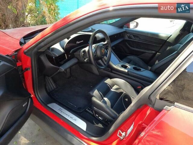 Красный Порше Тайкан, объемом двигателя 0 л и пробегом 32 тыс. км за 45000 $, фото 7 на Automoto.ua