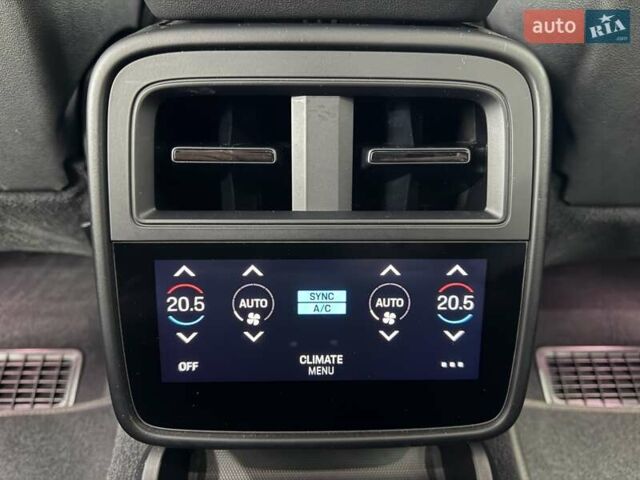 Красный Порше Тайкан, объемом двигателя 0 л и пробегом 35 тыс. км за 63000 $, фото 34 на Automoto.ua