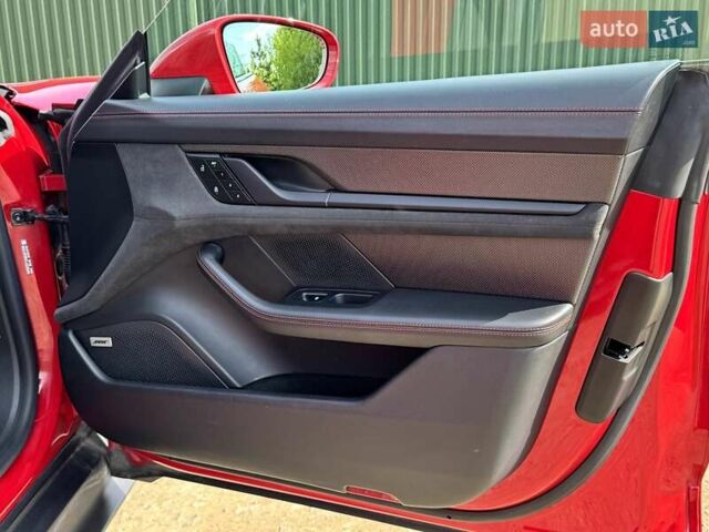 Красный Порше Тайкан, объемом двигателя 0 л и пробегом 60 тыс. км за 73800 $, фото 43 на Automoto.ua