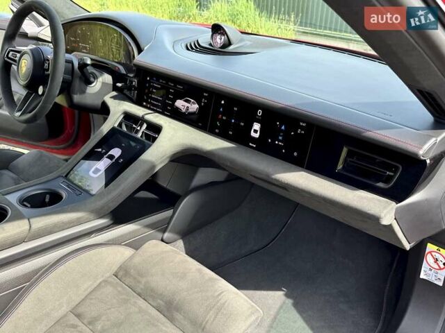 Красный Порше Тайкан, объемом двигателя 0 л и пробегом 60 тыс. км за 73800 $, фото 48 на Automoto.ua